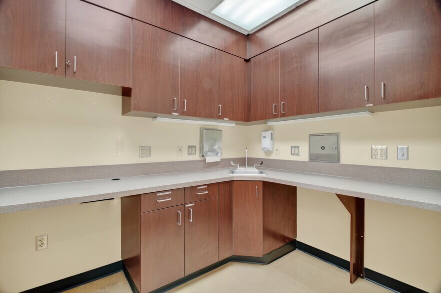 More Photos Of 15701 State Road 50, Clermont Medical For Lease