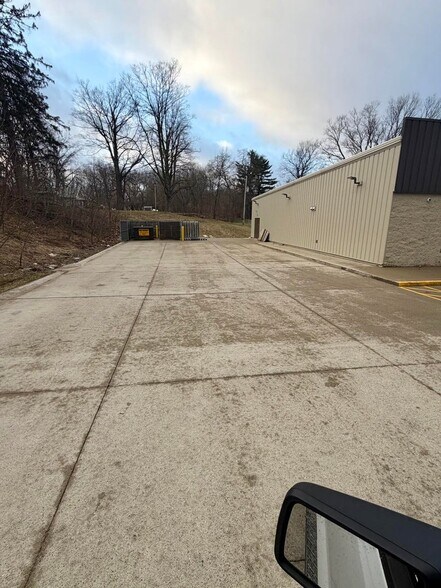 More Photos Of 18043 W State St, Vandalia General Retail For Sale