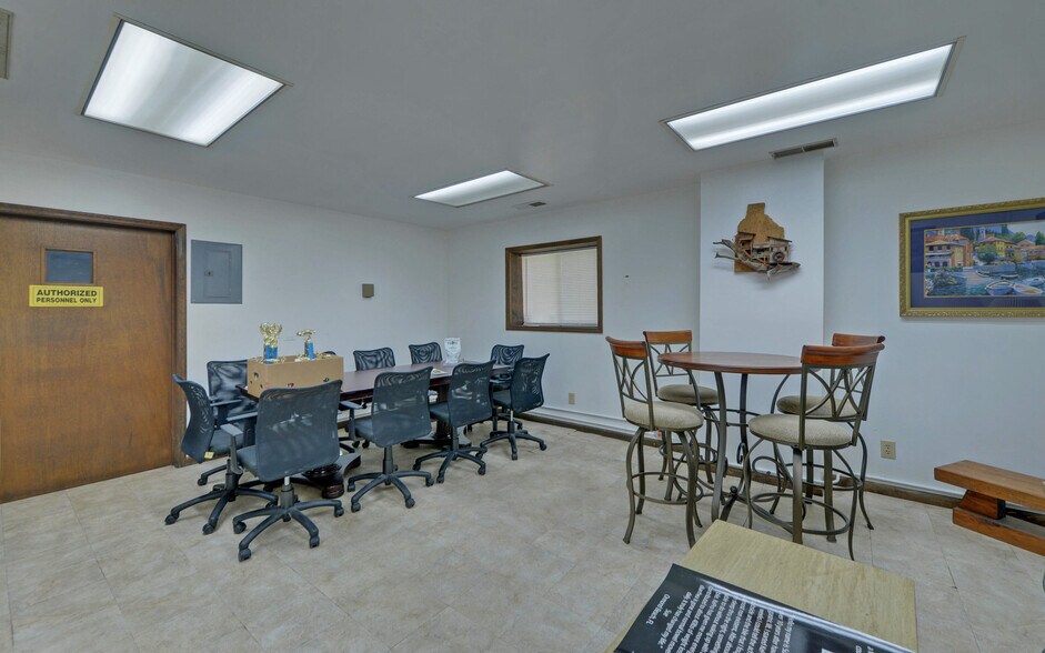 More Photos Of 250 E Currahee St, Toccoa Warehouse For Sale