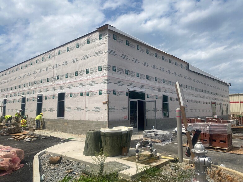 More Photos Of 2070 Ashland Rd, Rockville Flex For Lease