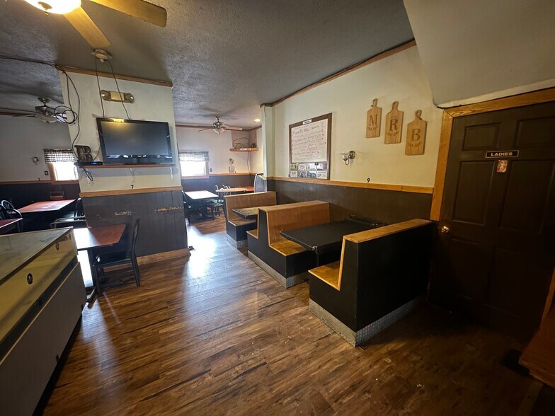 More Photos Of 2201 Hyde Park Blvd, Niagara Falls Restaurant For Sale