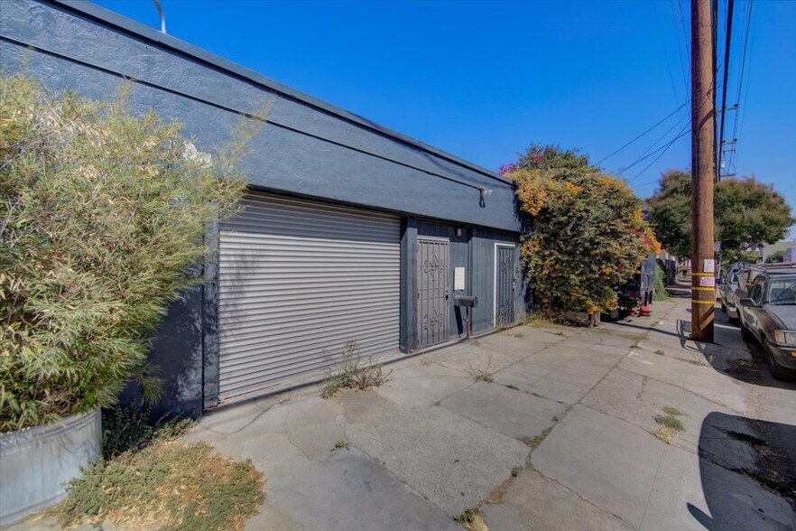 More Photos Of 2928-2930 Chapman St, Oakland Warehouse For Sale