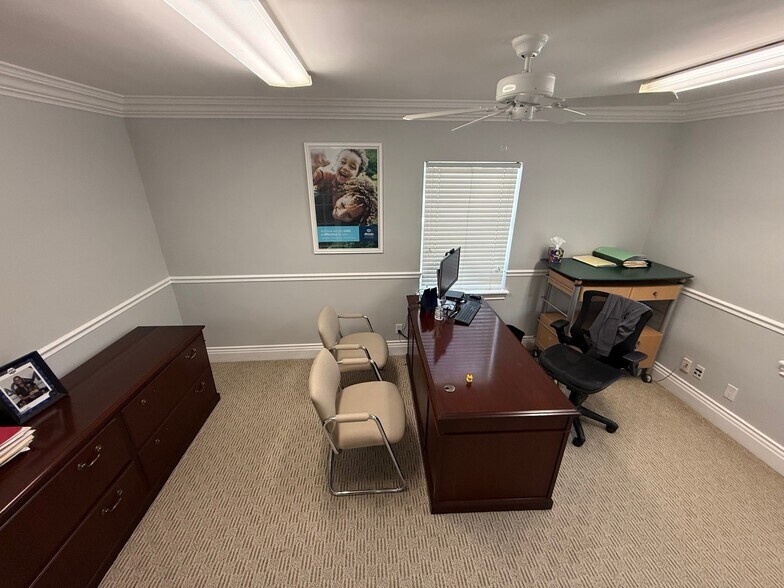 More Photos Of 2718 Conroy Rd, West Palm Beach Office For Sale