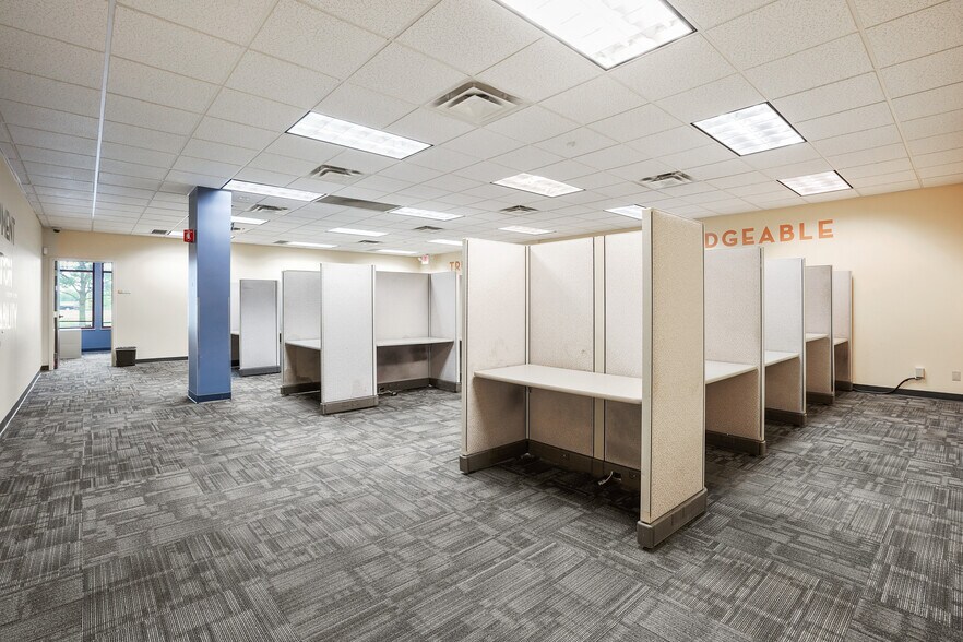 More Photos Of 10567 Sawmill Pky, Powell Office For Lease