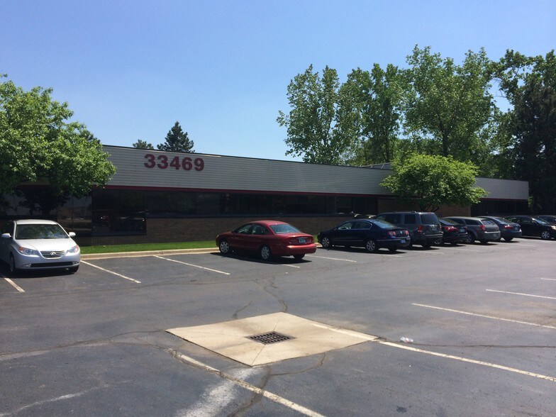 More Photos Of 33469 W 14 Mile Rd, Farmington Hills Office For Sale