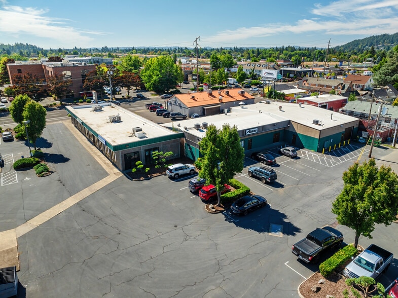 More Photos Of 9952 SE Oak St, Portland Warehouse For Sale