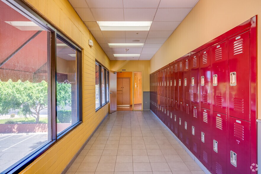 More Photos Of 2727 W Glendale Ave, Phoenix Office For Lease