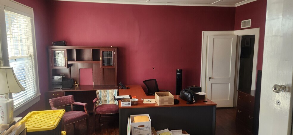 More Photos Of 303 W Trade St, Dallas Office For Sale