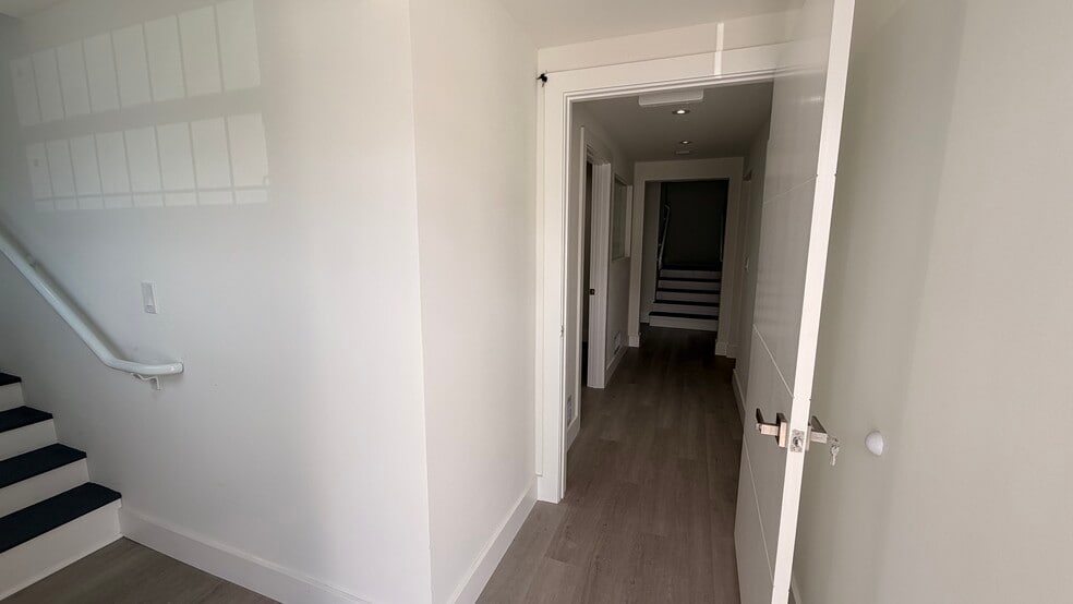 More Photos Of 8335 NW 64th St, Medley Light Distribution For Sale