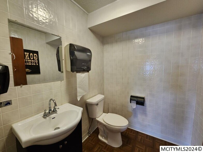 More Photos Of 702 E Lake St, Ventura Restaurant For Sale