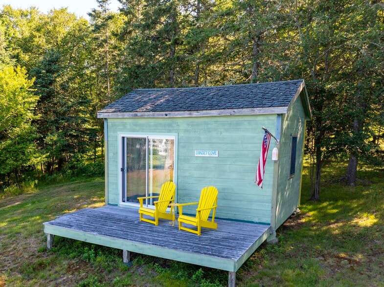 More Photos Of 54 Toll Bridge Rd, Eastport Hotel For Sale