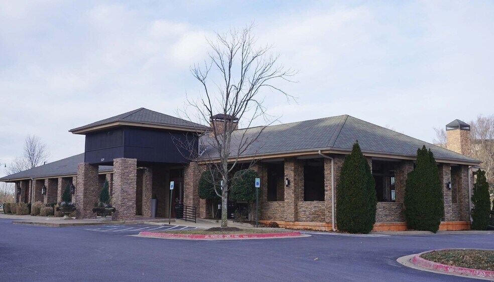Primary Photo Of 3529 Pinnacle Hills Pky, Rogers Restaurant For Lease