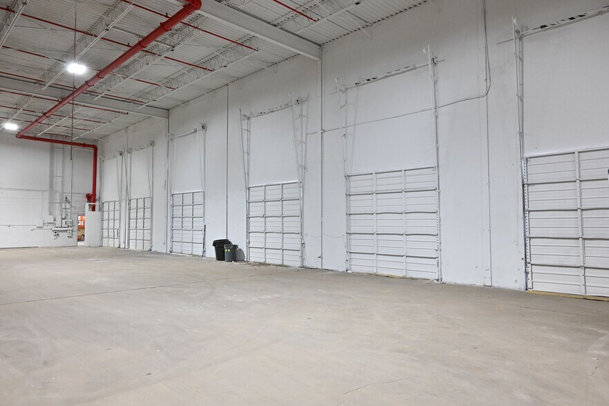 More Photos Of 1709-1769 Latham St, Memphis Distribution For Lease