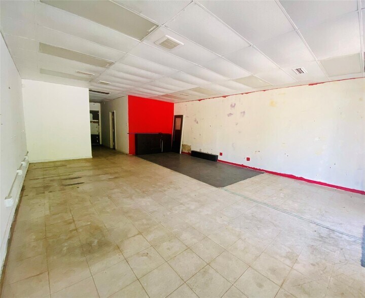 More Photos Of 1009 N Bowen Rd, Arlington Storefront For Sale