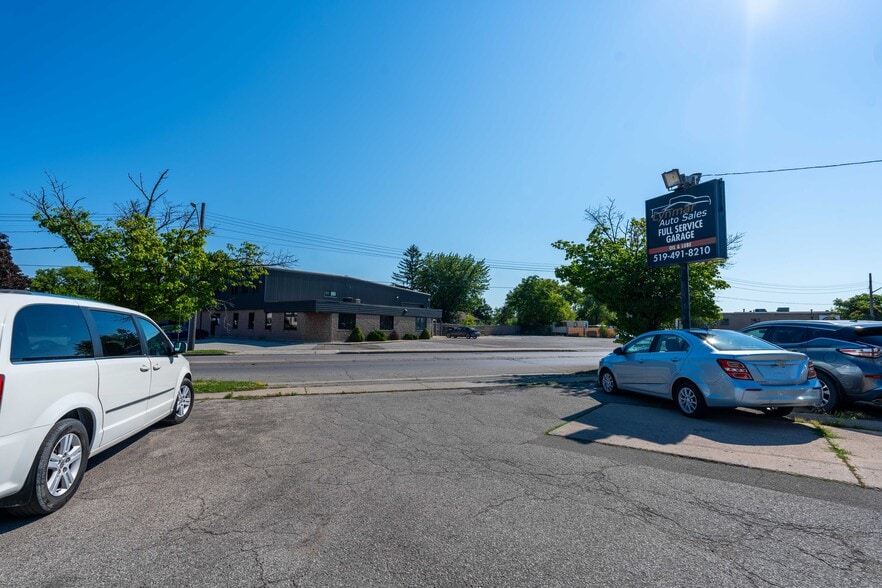 More Photos Of 735 Ontario St, Sarnia Auto Dealership For Sale