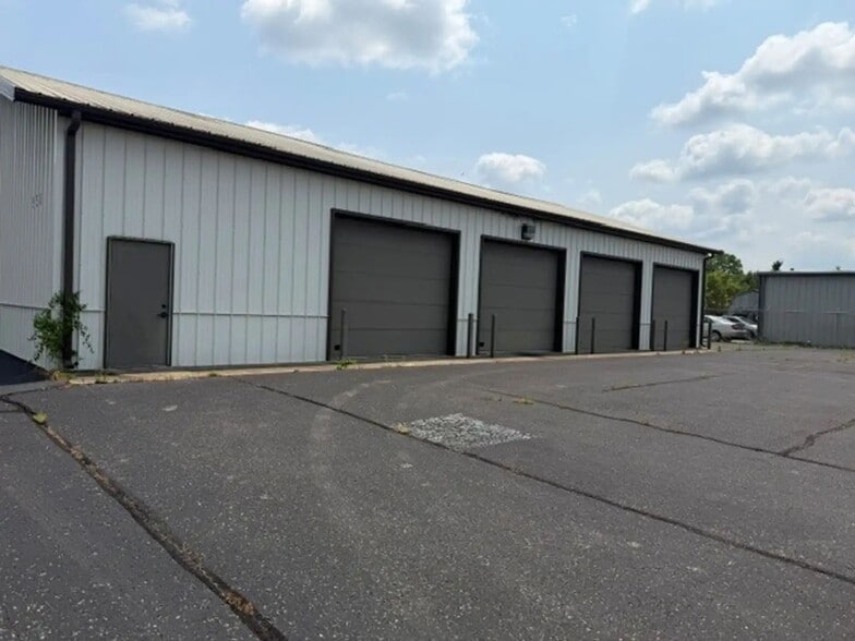 Primary Photo Of 950 Glengarry Drive, Fairdale Industrial For Sale
