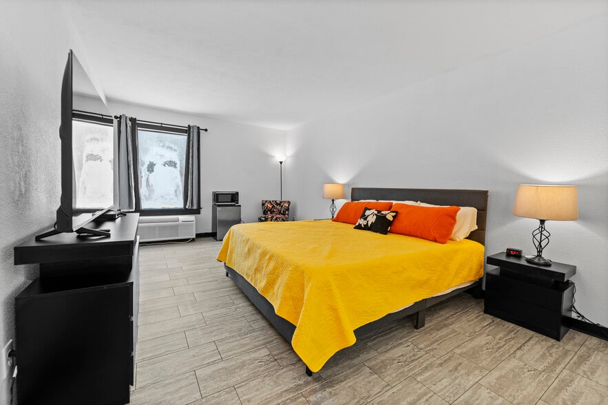 More Photos Of 53 Heritage St, Baxley Hotel For Sale