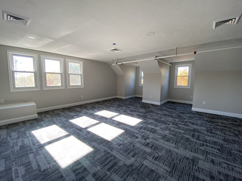 More Photos Of 46 Columbia Rd, Pembroke Unknown For Lease