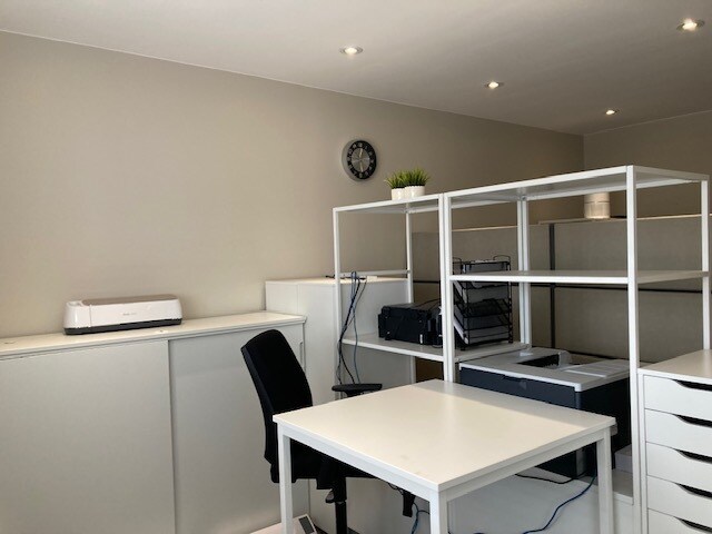 More Photos Of 86 Ringwood Dr, Whitchurch-Stouffville Showroom For Sale