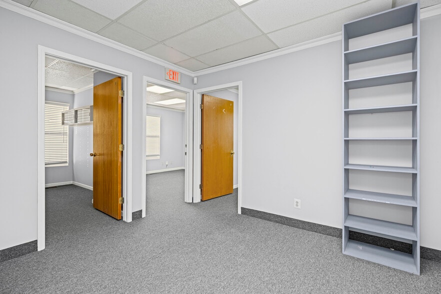 More Photos Of 30521 Schoenherr Rd, Warren Medical For Lease