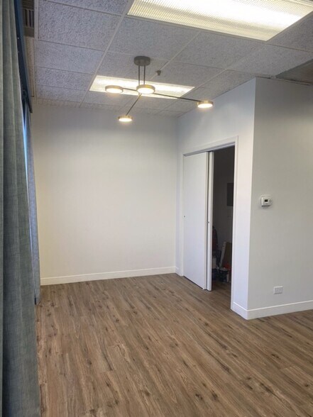 More Photos Of 1881 Commerce Dr, Elk Grove Village Office For Sale