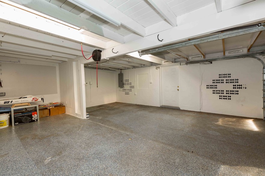 More Photos Of 4498 49th St N, Saint Petersburg Office For Sale