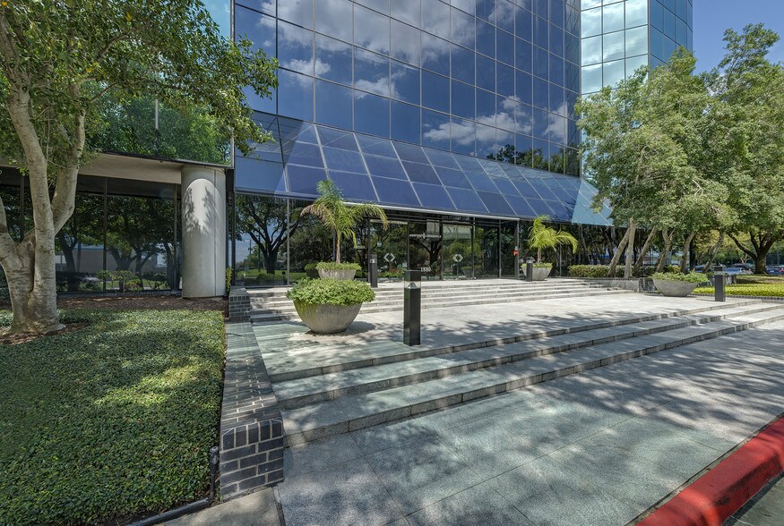 More Photos Of 1880 S Dairy Ashford Rd, Houston Office For Lease