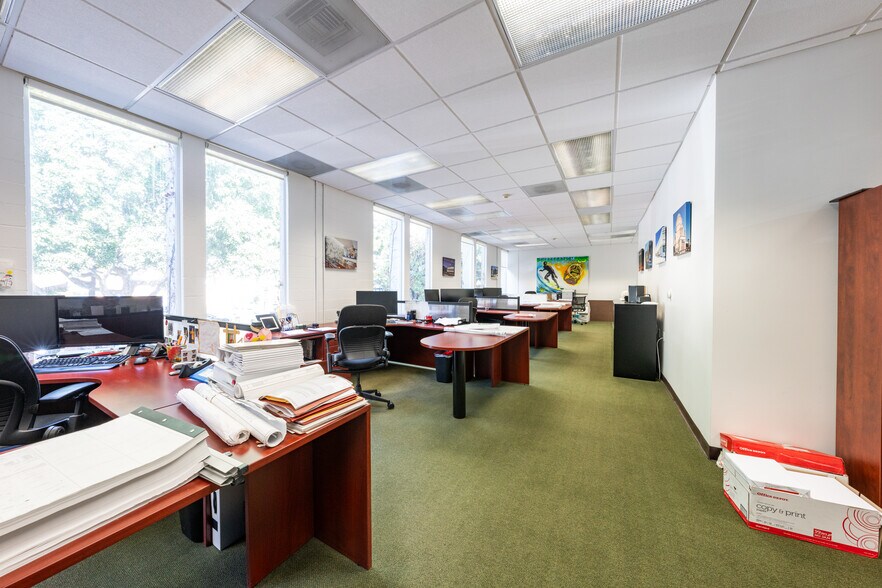More Photos Of 690 E Green St, Pasadena Office For Lease