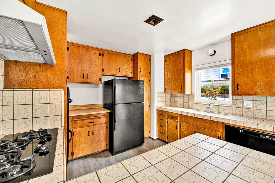 More Photos Of 330 9th St, Del Mar Apartments For Sale