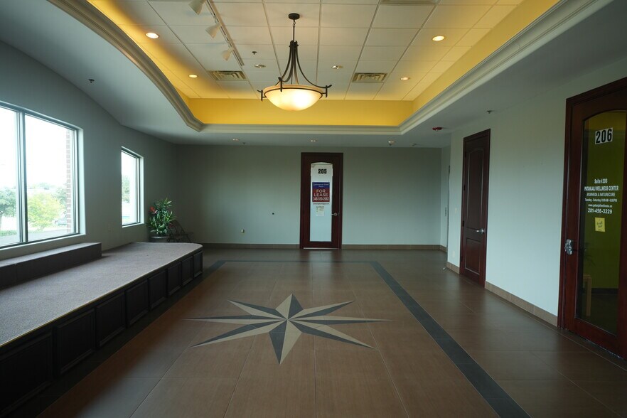 More Photos Of 9722 US Highway 90A, Sugar Land General Retail For Lease