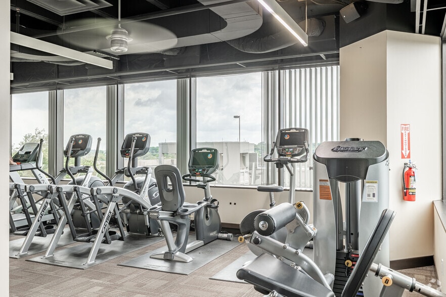 More Photos Of 7550 W Interstate 10, San Antonio Office For Lease