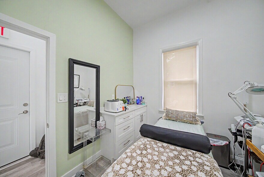 More Photos Of 163 Front St, Secaucus General Retail For Sale