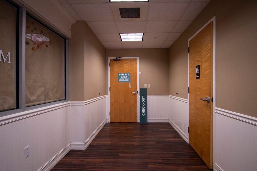 More Photos Of 2525 Harbor Blvd, Port Charlotte Medical For Lease