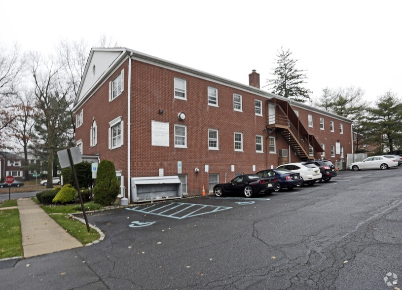 More Photos Of 454 Morris Ave, Springfield Medical For Lease