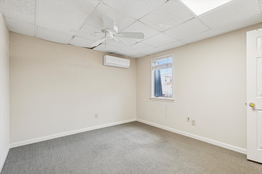 More Photos Of 97 Wood St, Bristol Office For Sale