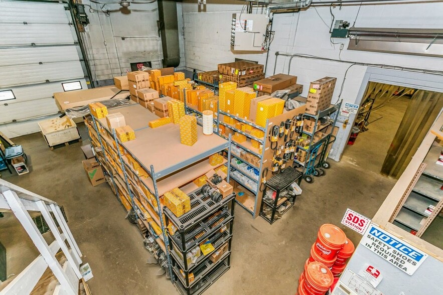 More Photos Of 7912 Yellowhead Trl NW, Edmonton Service For Lease