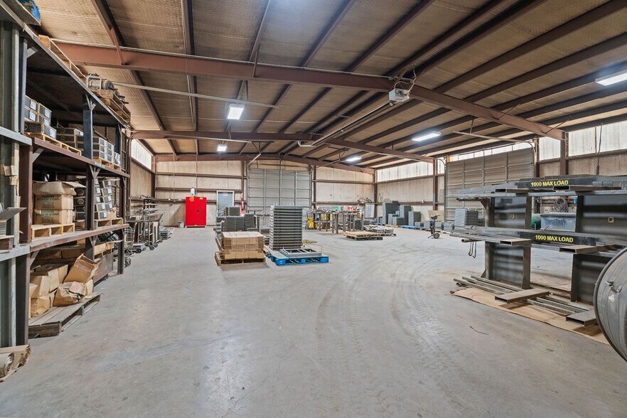More Photos Of 3917 Clovis Rd, Lubbock Warehouse For Lease