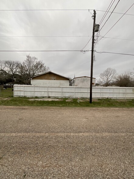 More Photos Of 609 Oak St, La Marque Warehouse For Sale