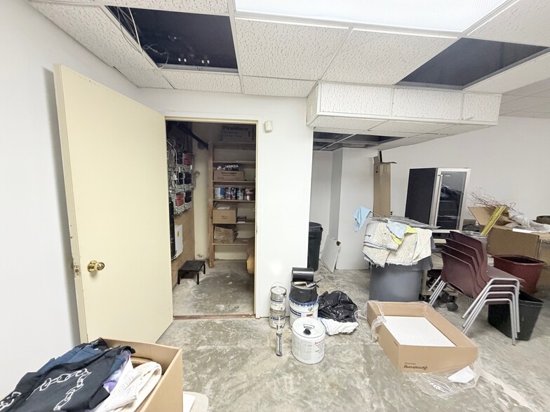 More Photos Of 1200 E Putnam Ave, Riverside Office For Lease
