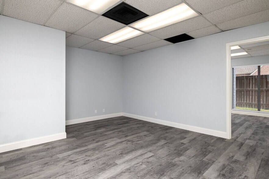 More Photos Of 2401 Garden Park Ct, Arlington Office Residential For Lease