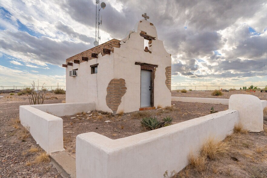 More Photos Of 1498 E. US-90, Marfa General Retail For Sale