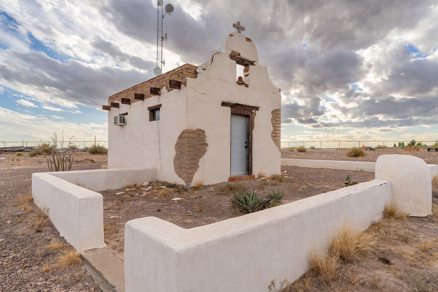 More Photos Of 1498 E. US-90, Marfa General Retail For Sale