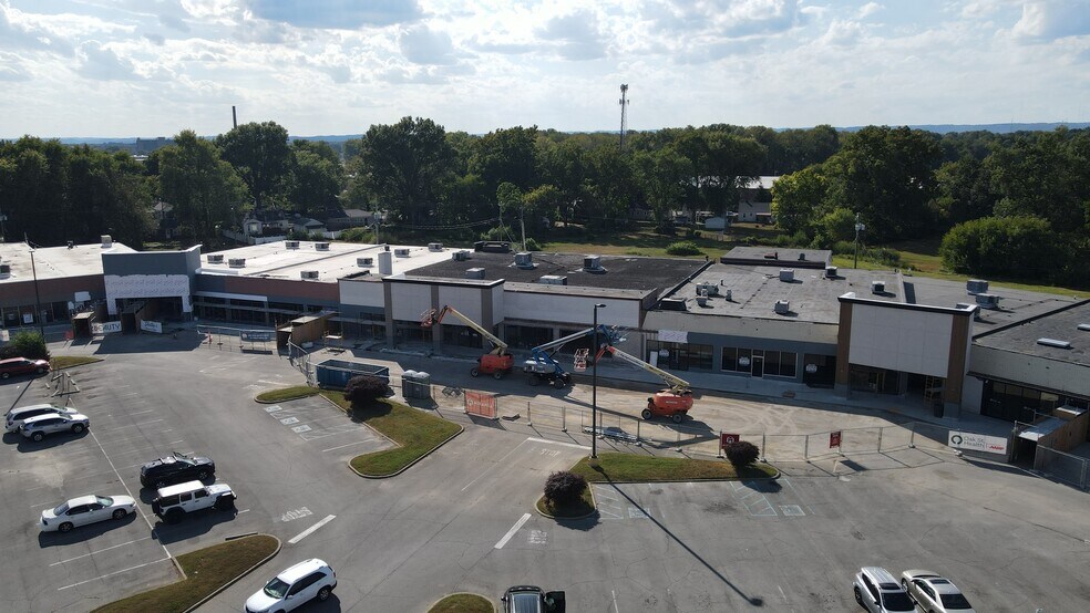 More Photos Of 1009-1411 10th St, Jeffersonville Unknown For Lease
