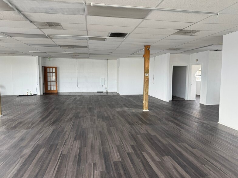 More Photos Of 635 Saint George Ave, Roselle Freestanding For Lease