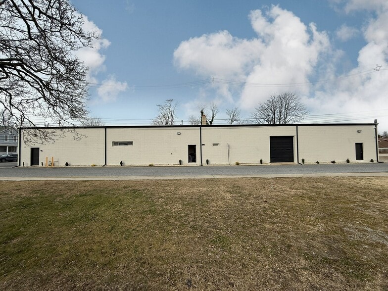 More Photos Of 54 W Barber Ave, Woodbury Warehouse For Sale