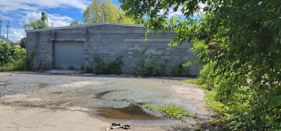 More Photos Of 1005 Richland St, Rock Hill Distribution For Sale