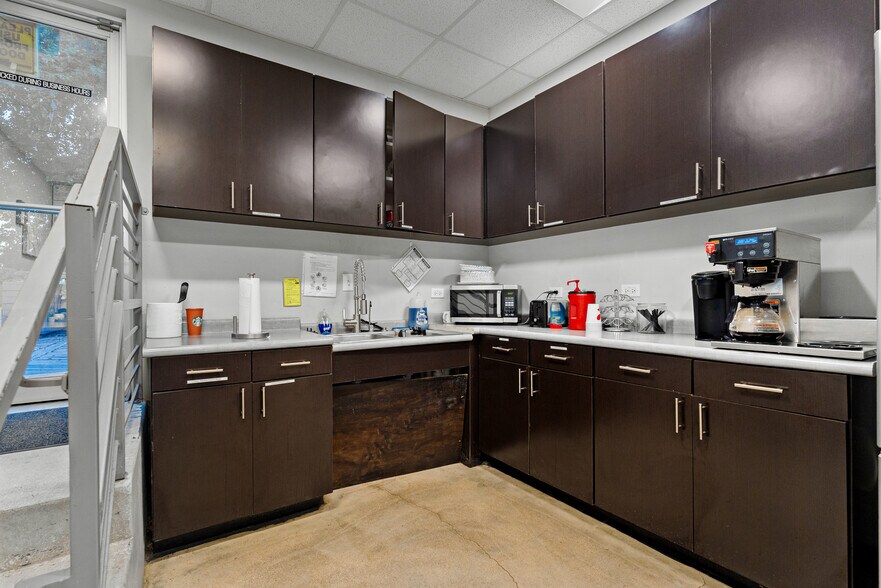 More Photos Of 7710 W IH-10, San Antonio Office For Sale