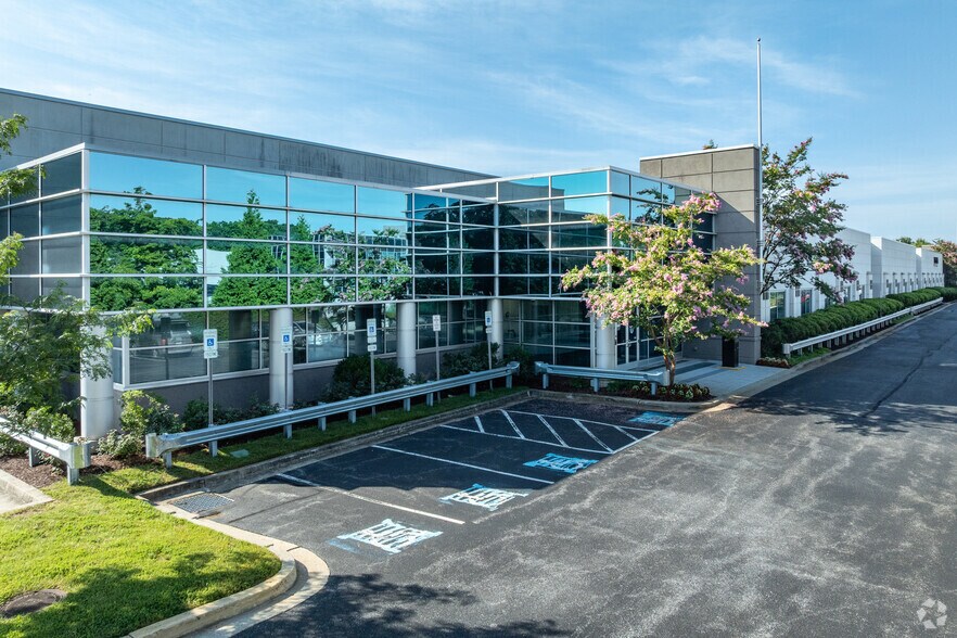 More Photos Of 7229 Parkway Dr, Hanover Light Manufacturing For Lease