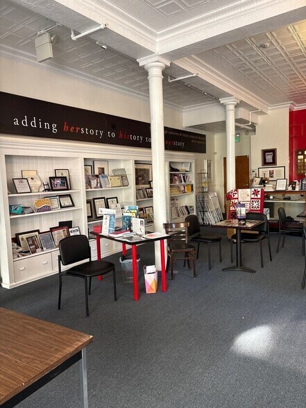More Photos Of 333 N Charles St, Baltimore Storefront Retail Office For Lease
