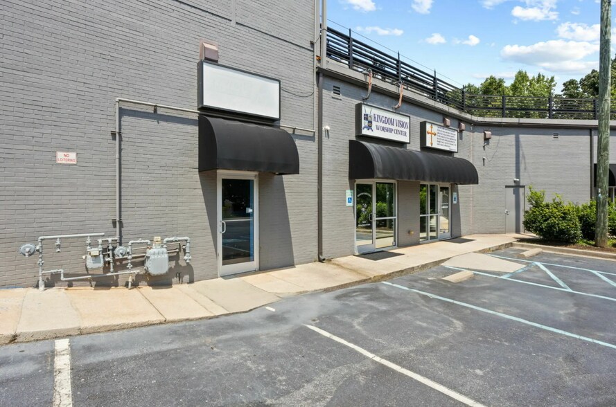 More Photos Of 3014 N Main St, Anderson Storefront Retail Office For Lease